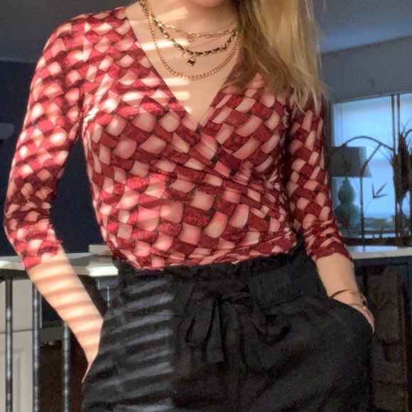 Patterned Tie Top - Picture 2 of 2